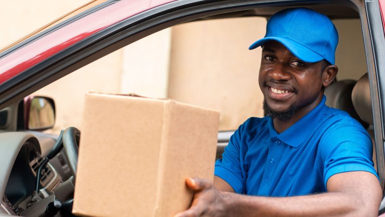 close-up-delivery-person-with-parcel